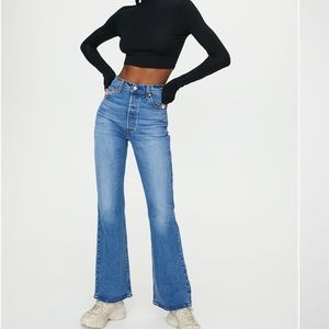 NWT Levi’s ribcage flare jeans In med blue 31